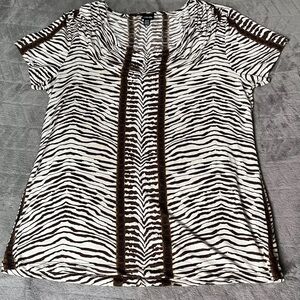 Rafaella Blouse Women’s Size Medium Brown Tiger Print Short Sleeve Scoop Neck